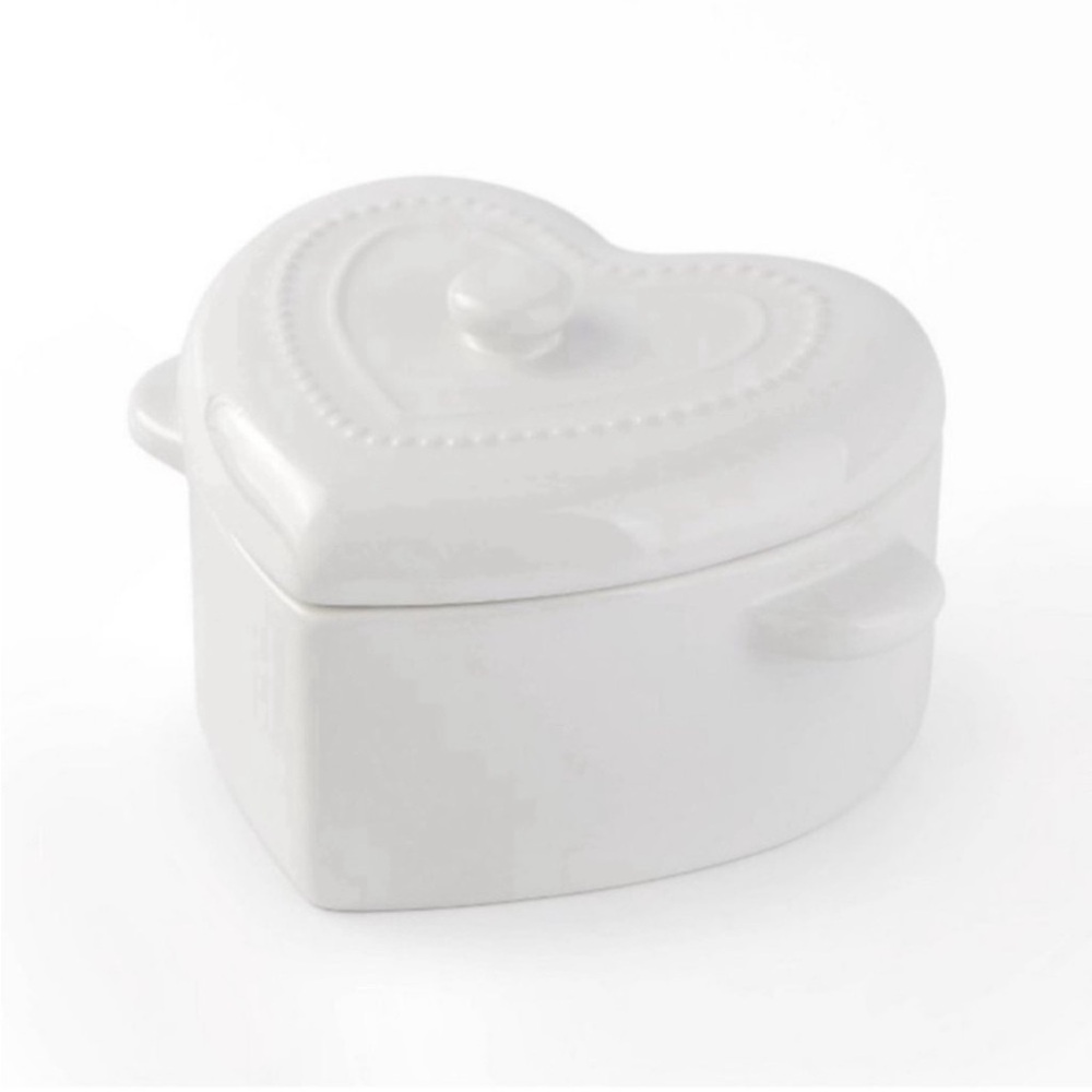 New Target Bullseye Playground Heart Shaped White Dutch Oven Ceramic